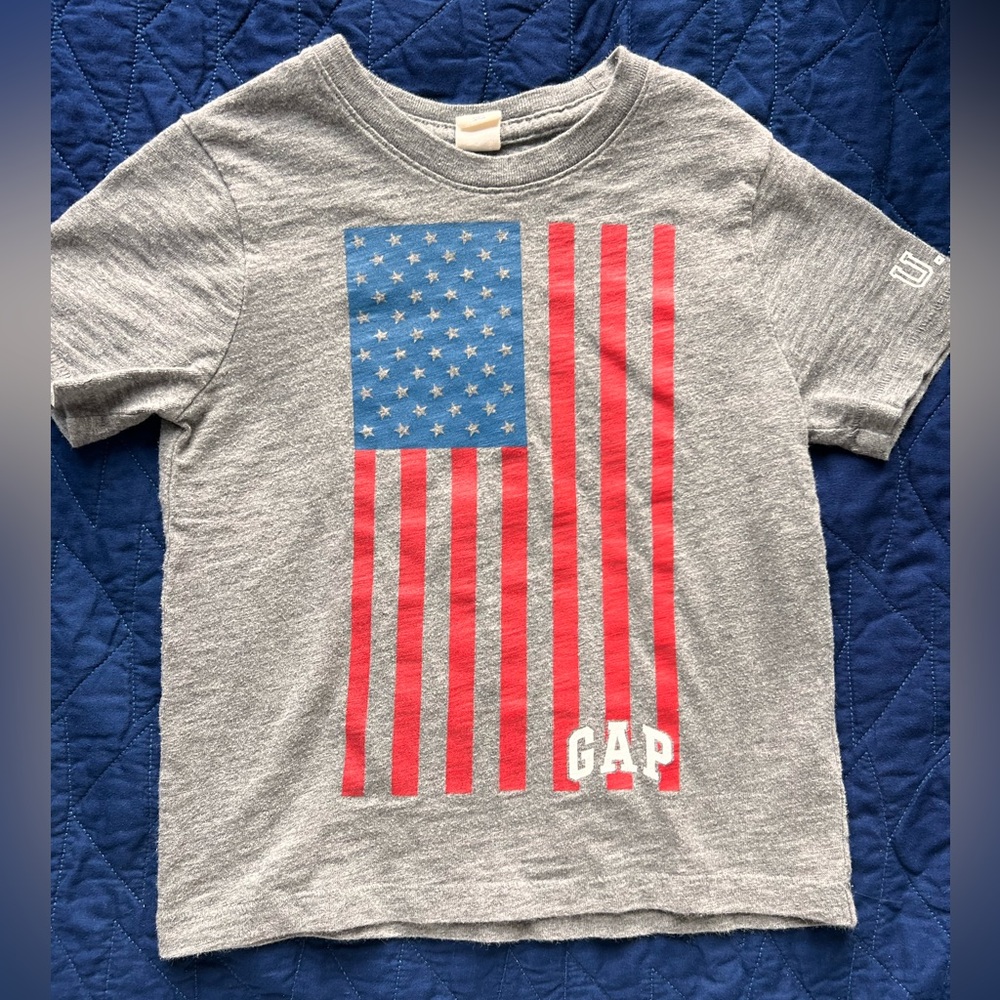GAP Kids 4T Gray T-Shirt with American Flag Design.  Perfect for July 4
